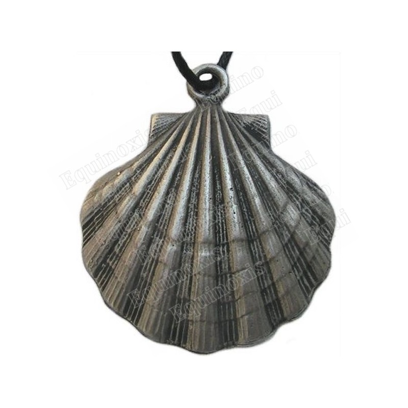 Pendentif symbolique – Coquille Saint-Jacques – Argent patiné