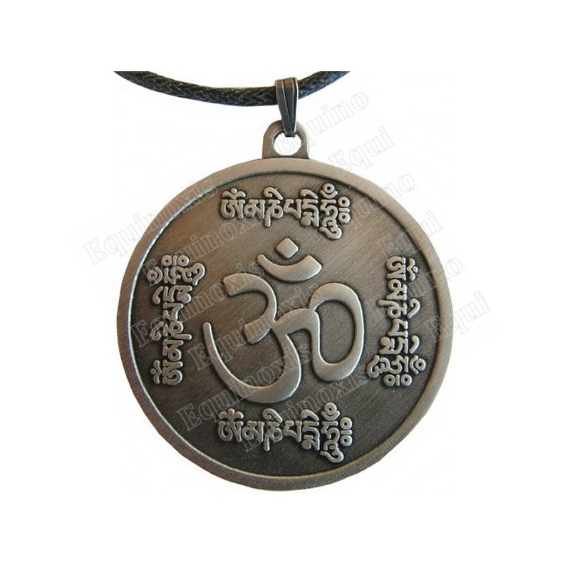 Pendentif Feng-Shui – Om Mani Padme Hung – Argent patiné