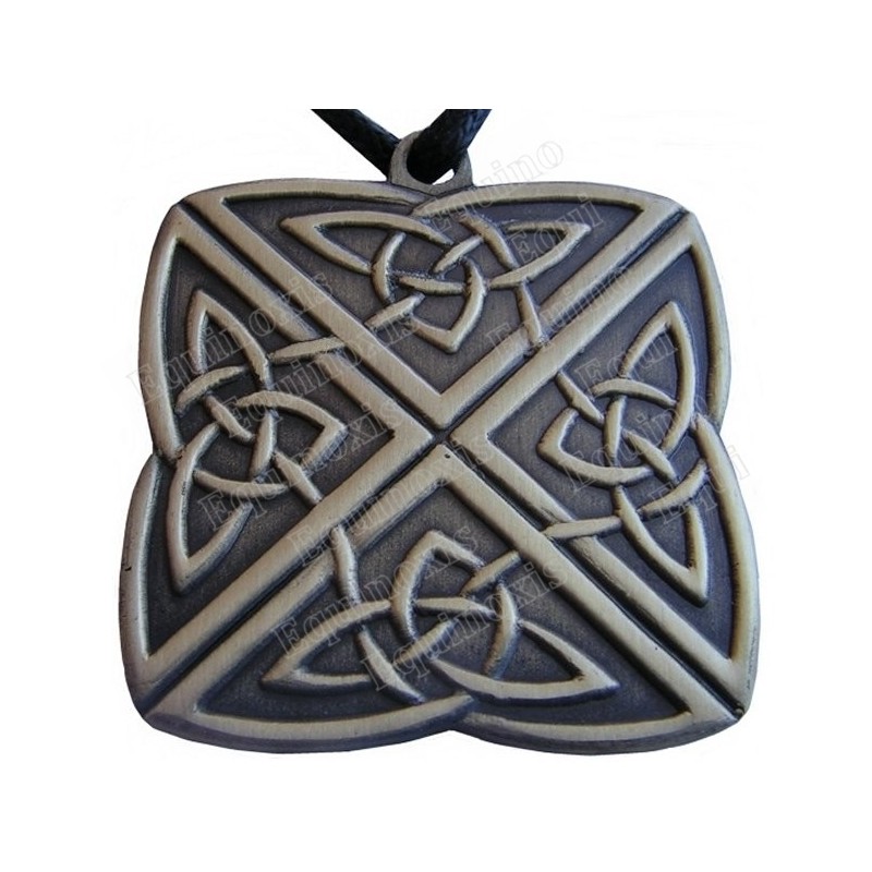 Pendentif celtique – Noeud celtique des 4 directions – Carré – Argent patiné