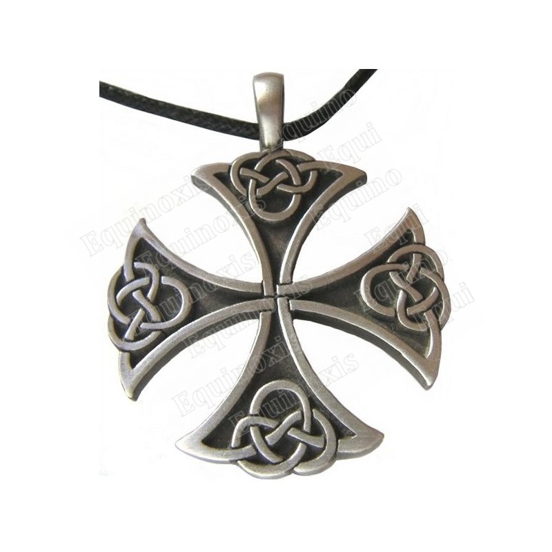 Pendentif celtique – Croix celtique avec pointes en noeud celtique