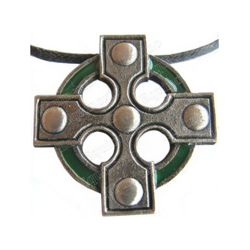 Pendentif celtique – Croix celtique 2 – Argent patiné – Emaillé vert