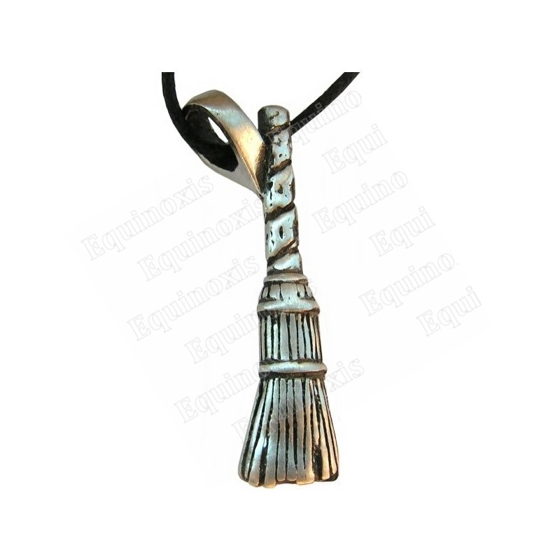 Pendentif Le Monde de Merlin – Balai de sorcière